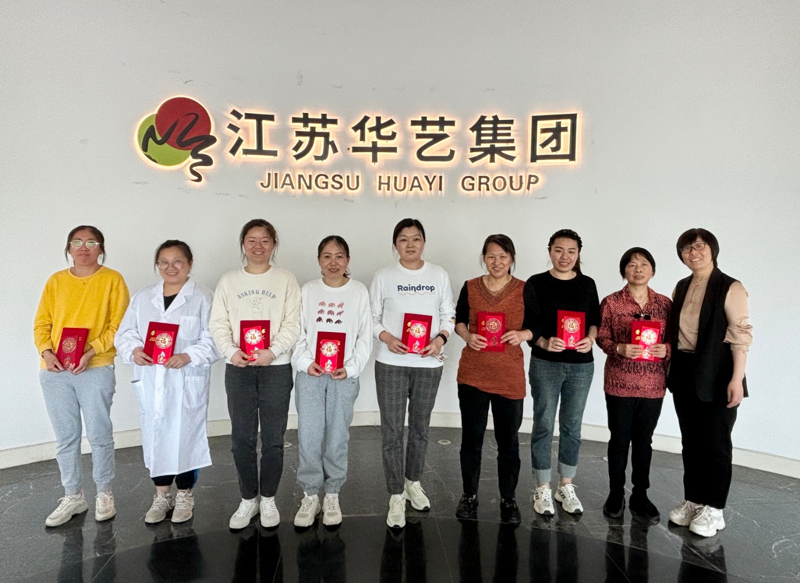 五一標(biāo)兵合照2M以?xún)?nèi).jpg